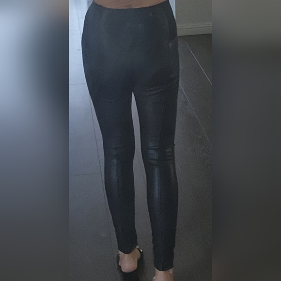 Faux leather leggings, with tummy control and elastic sides - Picture 4 of 8
